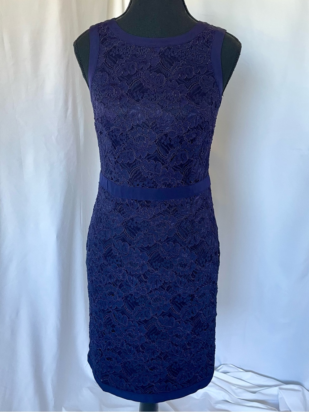 Ann Taylor Navy Blue Lace Overlay Sheath Dress Size 0 Sleeveless Career Office